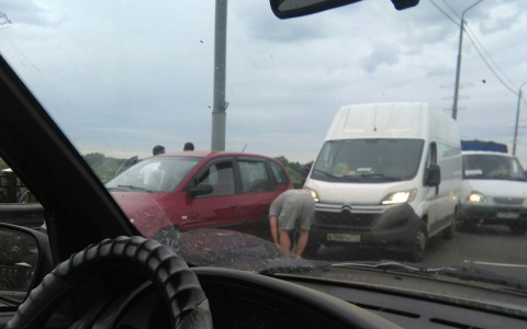 На мосту через Клязьму из-за ДТП закрыли 1 из двух полос
