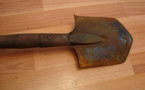 В Александрове 2 мужчин, вооруженных лопатой и баллончиком, бегали по улице за своей жертвой