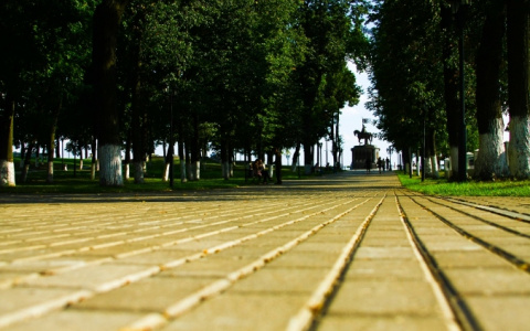 На смотровой площади рушится памятник князю Владимиру