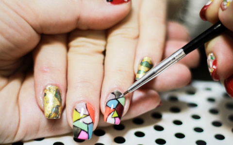 Гепатит, ВИЧ, грибок: Роспотребнадзор рассказал об опасности маникюра