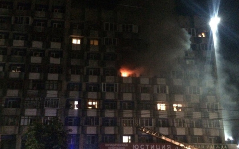 На Добросельской 35 человек эвакуировали из-за пожара