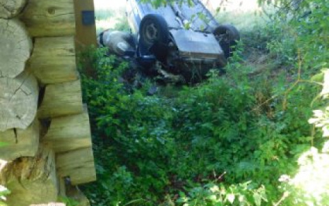 В Меленковском районе легковушка улетела в кювет и перевернулась
