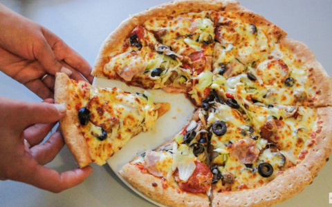 Гороскоп на понедельник: Близнецам предстоят непредвиденные расходы на питание