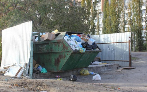 В одном из мусорных баков нашли женские ноги