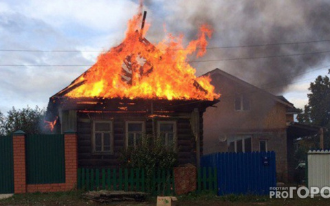 Горожанка: "Мы никак не могли дозвониться до пожарных, пока горел дом"