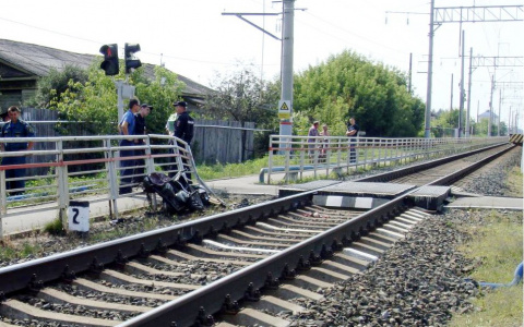В Камешковском районе поезд переехал мотоциклиста, пытавшегося проскочить