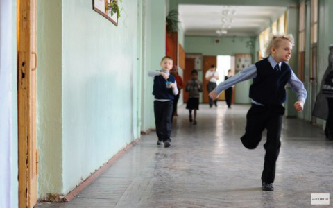 Роспотребнадзор назвал главные критерии при покупке школьной формы