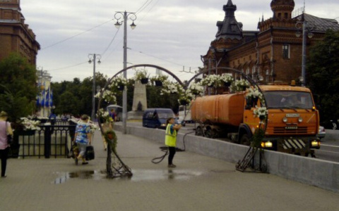В центре Владимира установили "любовные" арки