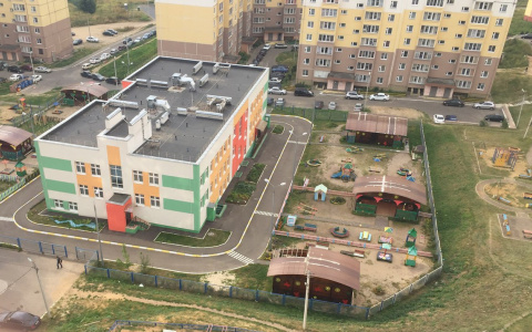 Ураганный ветер сорвал крышу с веранды во владимирском детском саду