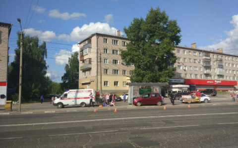 В Коврове автоледи не справилась с управлением, вылетела на остановку и сбила пенсионерку