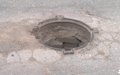 Полицейские обнаружили труп семилетней девочки в коммуникационном люке