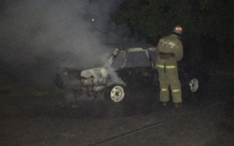 Ночью в Судогде по непонятной причине загорелся автомобиль