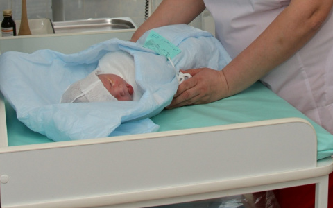 В Камешково 15-летняя девушка запуталась в том, кто отец ее ребенка