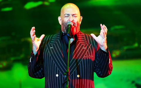 Пользователи соцсетей запустили флешмоб в честь песни Шуфутинского‍