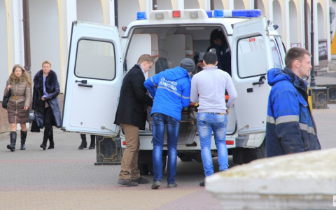 Воспитанник детского дома умер, подавившись сосиской за обедом