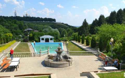 Школьнику не выплачивают зарплату за летнюю подработку в Патриарших садах