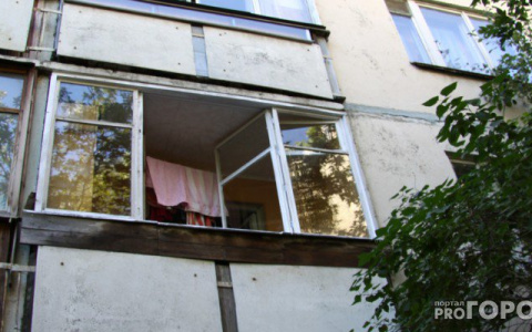 Пьяная женщина выбросила с седьмого этажа кошку с котенком из-за мести