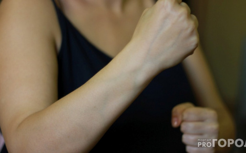 Новости России: женщина держала пятерых детей без еды в антисанитарных условиях