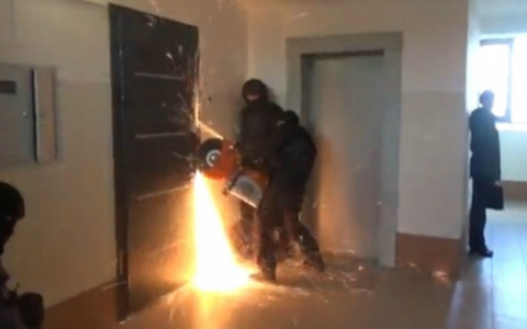 Новости России: Полиция задержала педофила, обвиняемого в десятке изнасилований