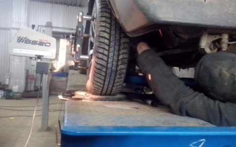 В Коврове мужчина случайно убил друга во время ремонта машины