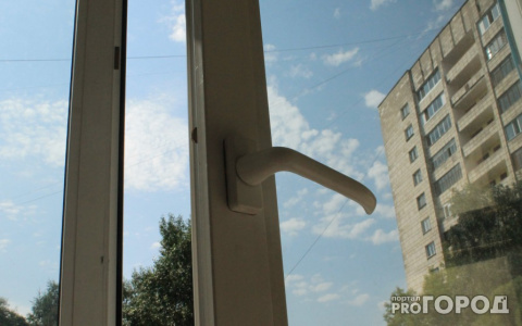 В Муроме двое мужчин выпали из окна многоэтажек и выжили