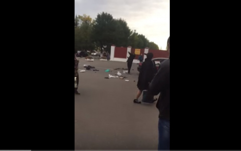 В Муроме пьяный мужчина устроил истерику на глазах у десятков очевидцев (видео)