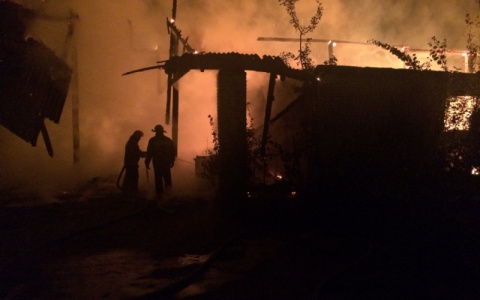 Ночью в Собинском районе сгорело здание площадью 320 квадратных метров