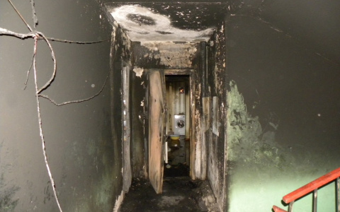 Житель Кольчугино поджог дверь, после того как девушка выгнала его из дома