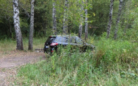 В лесу под Владимиром нашли "бесхозную" иномарку, стоимостью 1 млн рублей