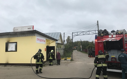Ночью в продуктовом магазине Владимира случился пожар