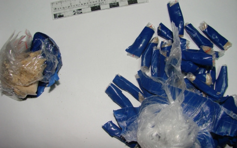 В Гусь-Хрустальном 66-летняя бабушка хранила у себя в гениталиях наркотики на 20 000 руб