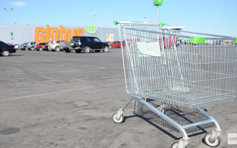 Во Владимире миловидная девушка довела до слез посетителей "Глобуса"