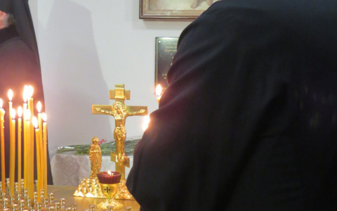 Медведев утвердил правила пользования кадилом и огнетушителем в церкви