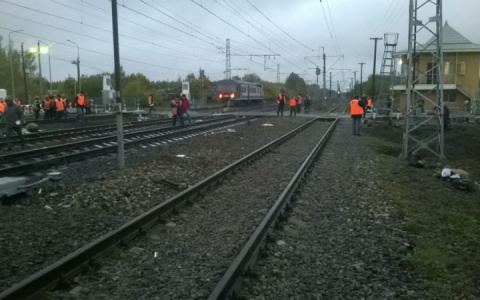 Под Владимиром поезд врезался в туристический автобус: 16 погибших