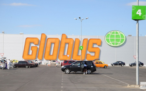 Неизвестный мужчина зашел в гипермаркет "Глобус" и открыл стрельбу