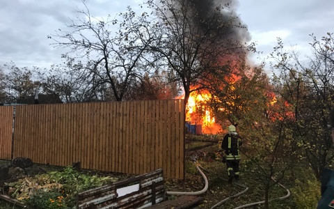 В одном из владимирских микрорайонов дотла выгорел дачный дом