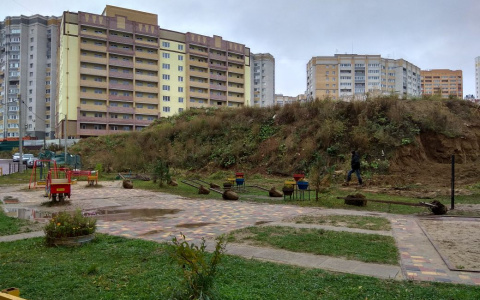 Жителей 8-ЮЗ лишают детской площадки ради школы