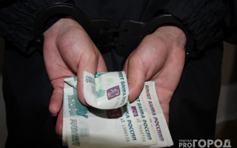 В Радужном стеснительный воришка забрался в квартиру и забрал немного денег