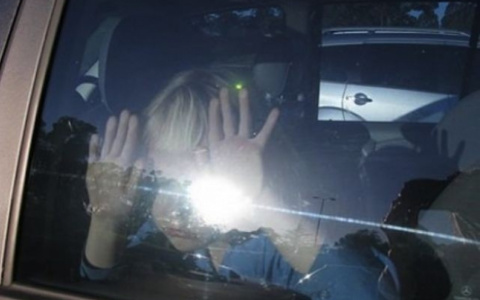 Владимирцы возмущены поведением родителей, оставивших на полчаса ребенка одного в машине