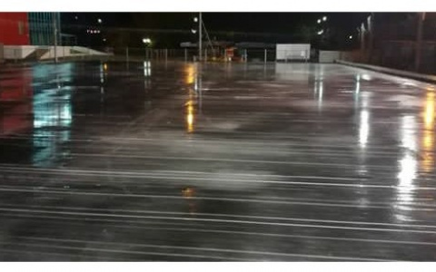 Во Владимире начали заливать первый каток