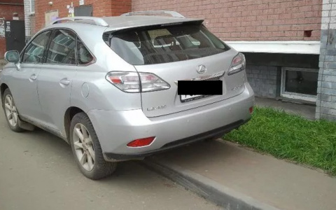 Инспектор ГИБДД: во двора понятие "мое место" не существует