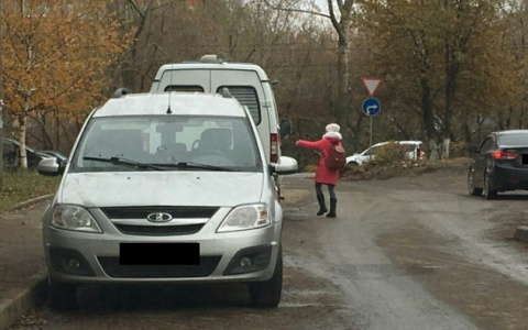 Владимирскую школьницу возят в школу и обратно на автомобиле Скорой