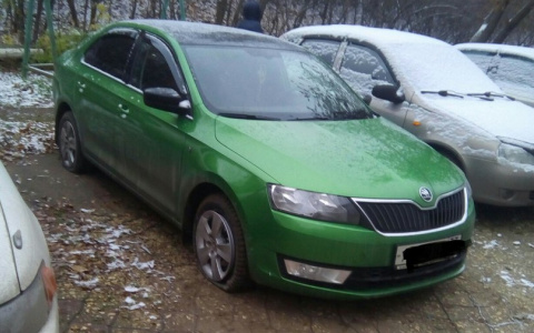 Ночью на Нижней Дуброве вандалы порезали шины 8 автомобилей