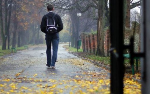 В Добром пьяный мужчина с ножом бросался на прохожих