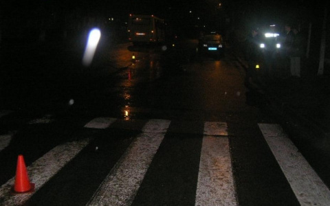 На Соколова-Соколенка автоледи сбила школьника, который шел по "зебре"