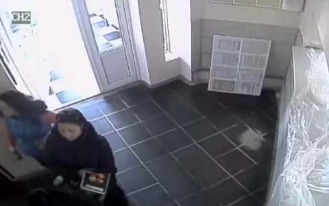 Во владимирском кафе девушка совершила дерзкое ограбление прямо на глазах очевидцев