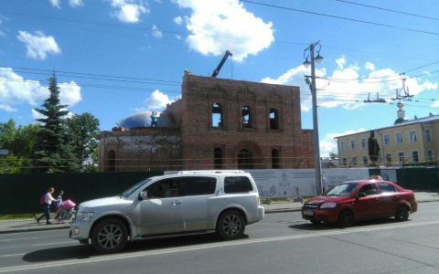 Ни себе, ни людям: строительство церкви на месте "Блинчиков" временно приостановлено