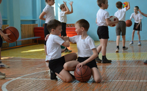 Новости России: третьеклассница сломала позвоночник на уроке физкультуры