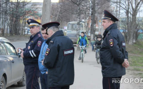 В Радужном мужчина открыл стрельбу по прохожим из окна своей квартиры