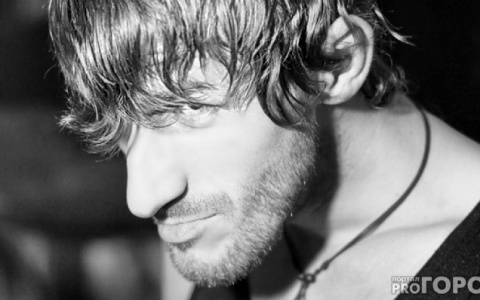 У Золотых ворот на глазах у десятков очевидцев умирал скандальный блогер